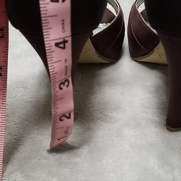 Open Toe Heels with bow. David's Bridal - Picture 6 of 8